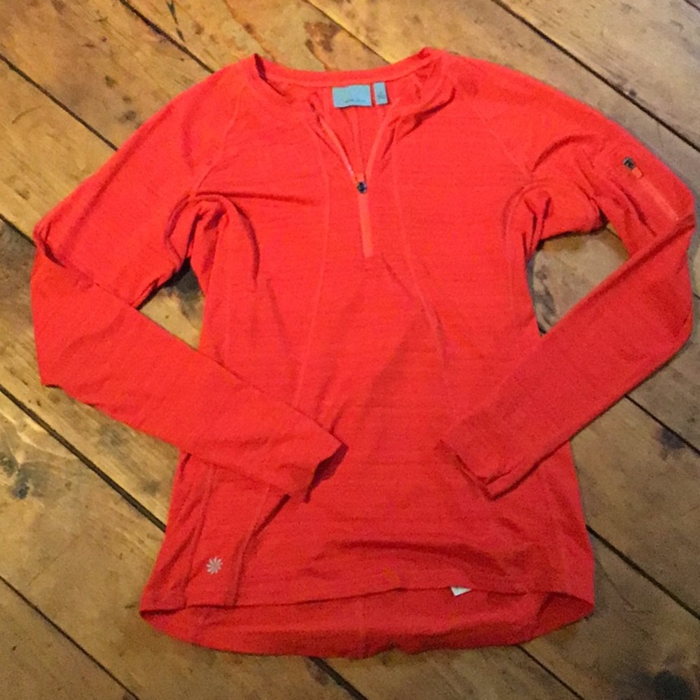 Athleta running top.